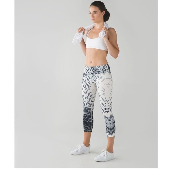 Lululemon Wunder Under Crop II Pretty Plume Angel Wing Black Size 8 Style W6C96S - Picture 2 of 8